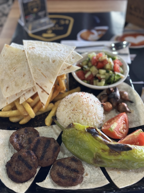KÖFTE IZGARA TABAĞI (425 kcal)