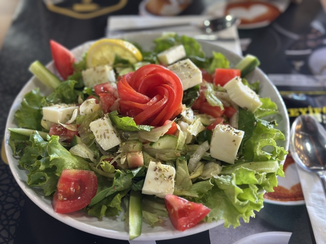 PEYNİRLİ SALATASI