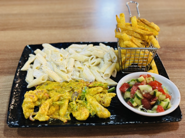 KÖRİ SOSLU TAVUK (550 kcal)